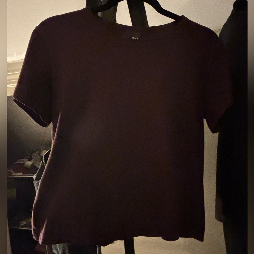 New Leset The Margo Cotton T-Shirt in Dark Berry - Size Small - Picture 4 of 6